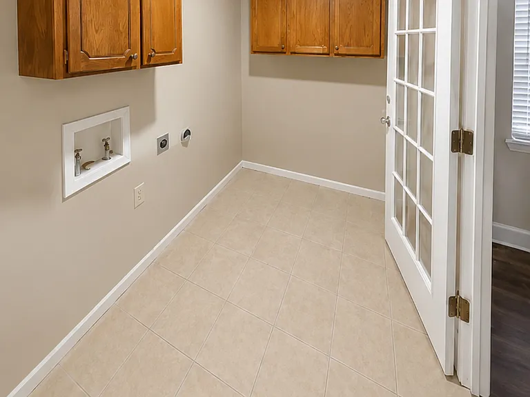 2704 Foxcroft Cir — Photo 6