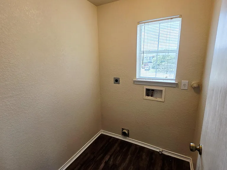 8015 Thicket Pass — Photo 16
