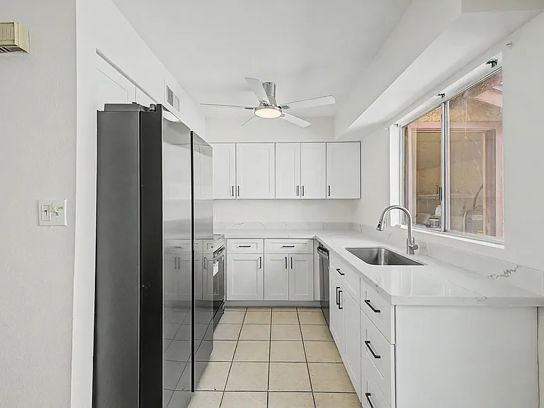 2605 E Lemon St — Photo 9