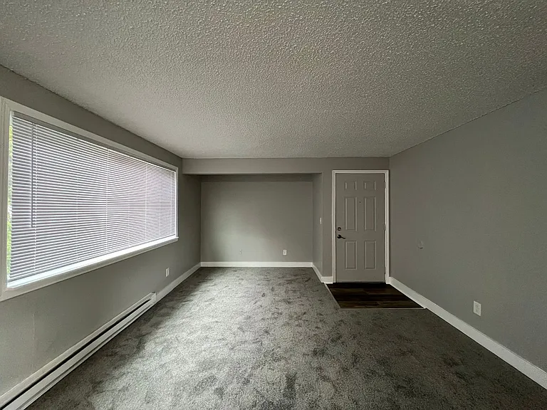 Surrey Square Apartments — Photo 32