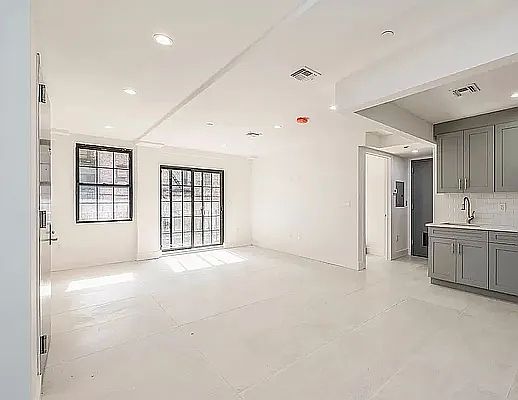 1st image of 2692 Creston Ave #2B