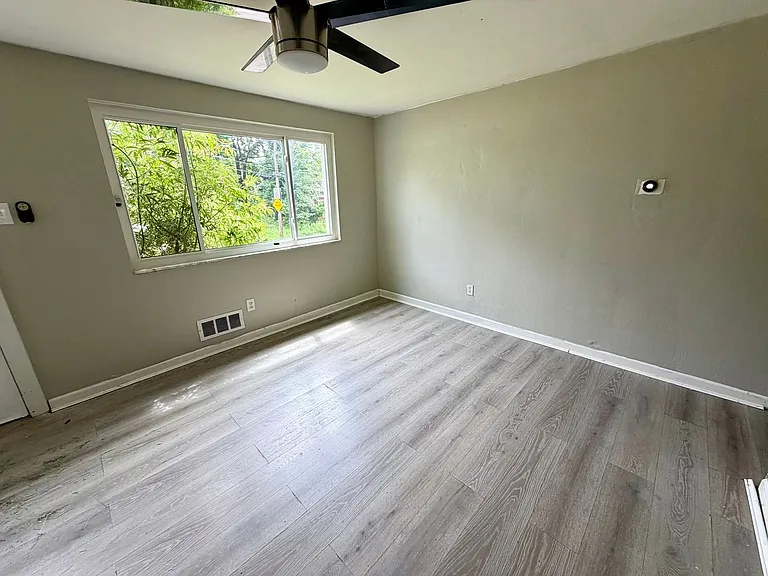1710 Arnold St — Photo 4
