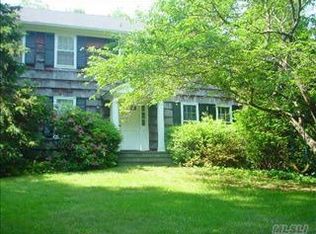 4 Bay Rd E, Setauket, NY 11733