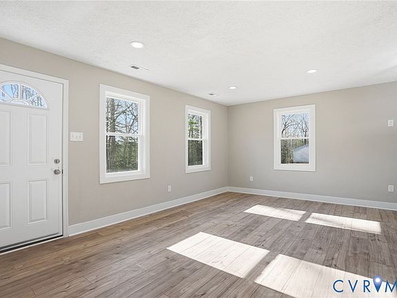 2nd image of 286 Mill Pond Rd