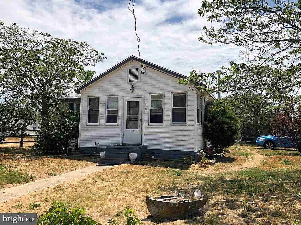 Sunroom on front of house