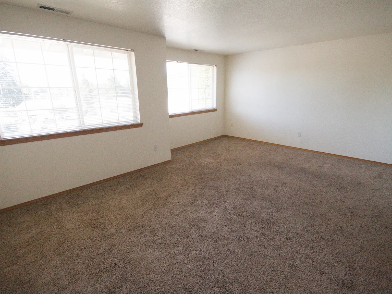 3 bed, 1620 sqft, $2,300 — Photo 3