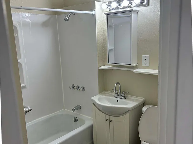 625 Owen St #1 — Photo 12