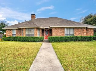204 Red River Dr, Whitesboro, TX 76273