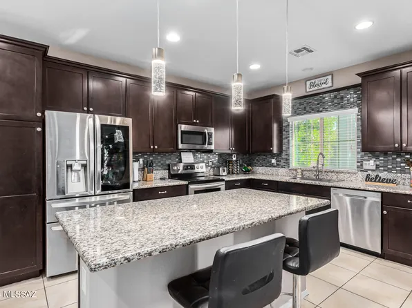 10940 E Oak Grove Pl, Tucson, AZ 85747
