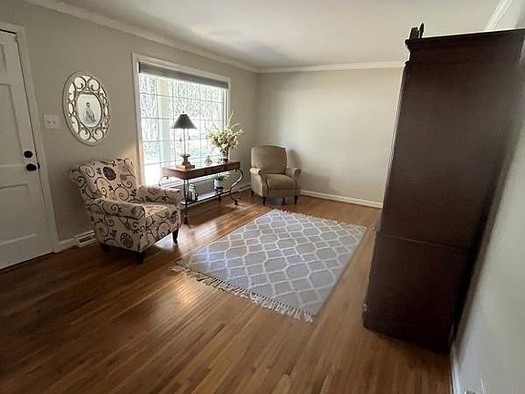 3rd image of 2800 Spring Valley Rd