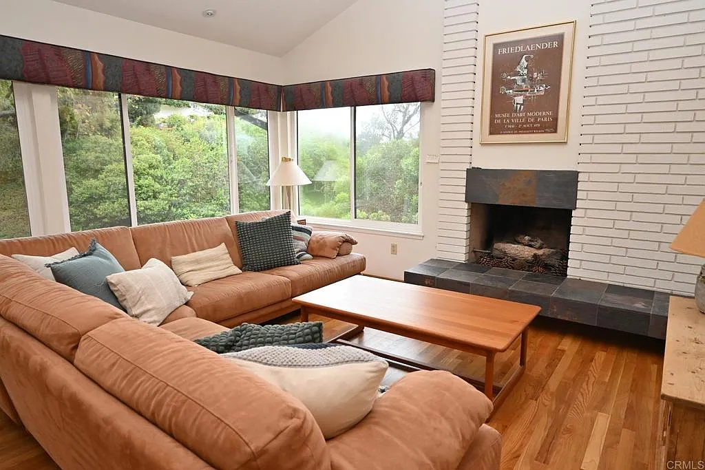 5 bed, 3.5 bath, 2574 sqft, $9,250 — Photo 1