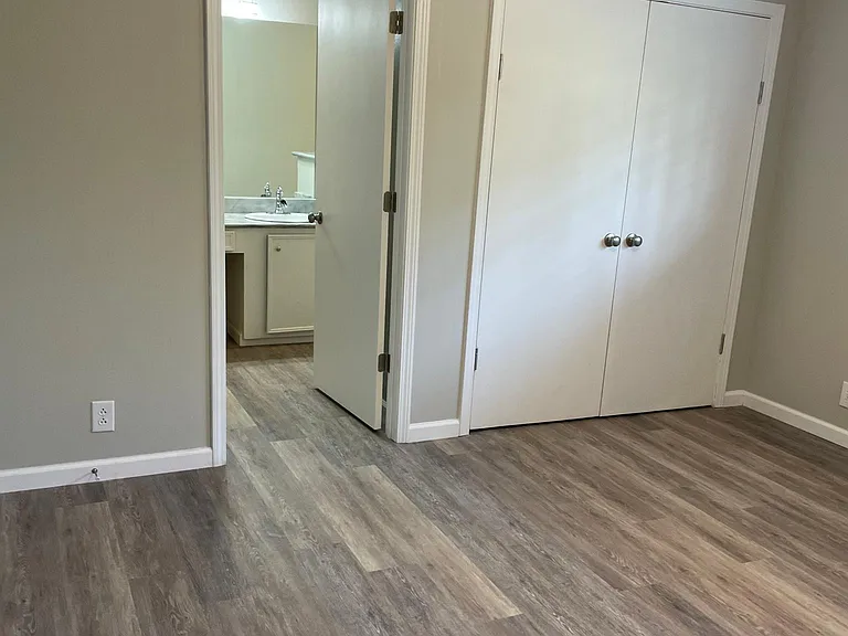 1700 Hollis Rd — Photo 21