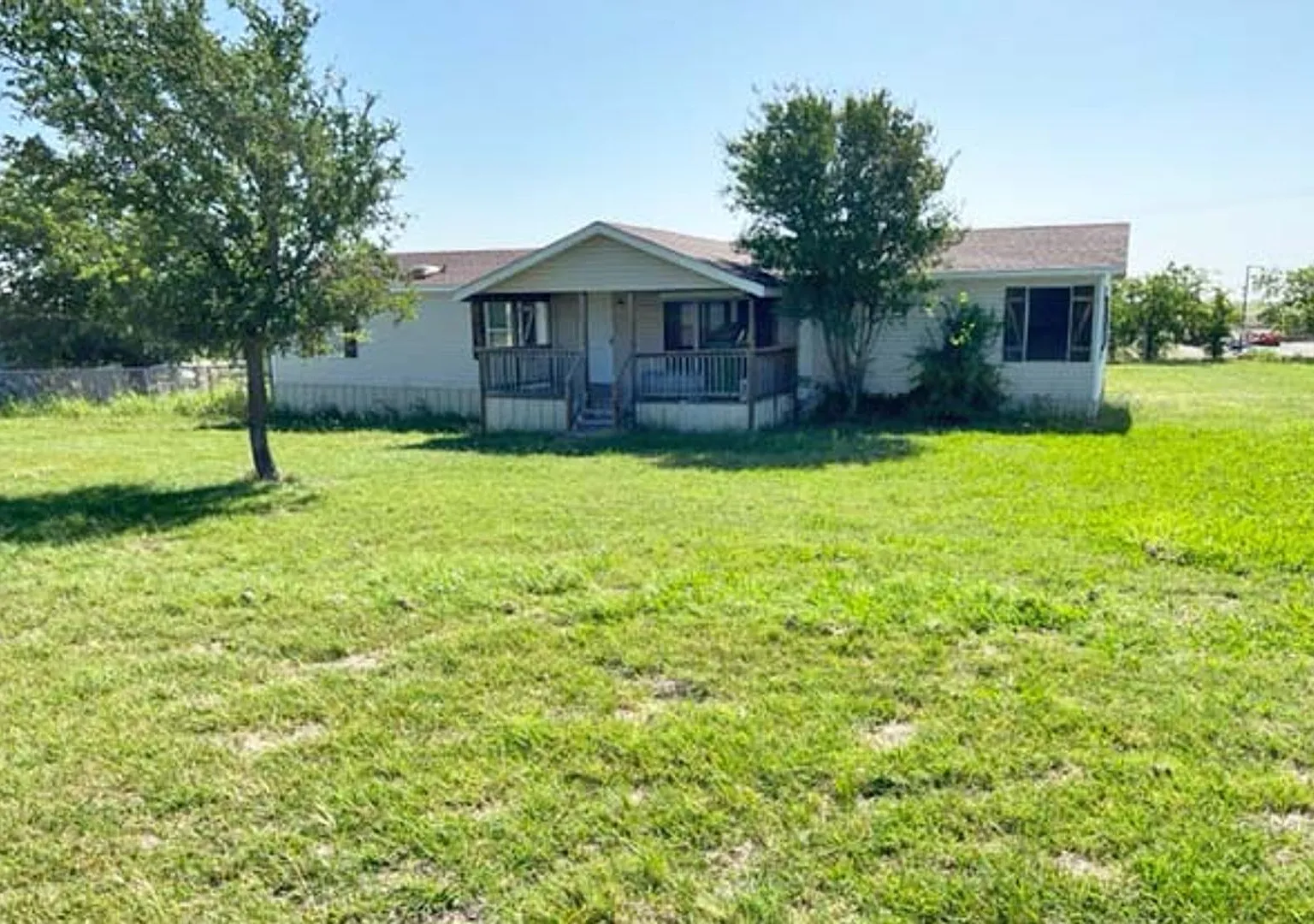 Great 4 Bdrm 2 Bath Manufactured Home in Rhome Tx — Photo 1
