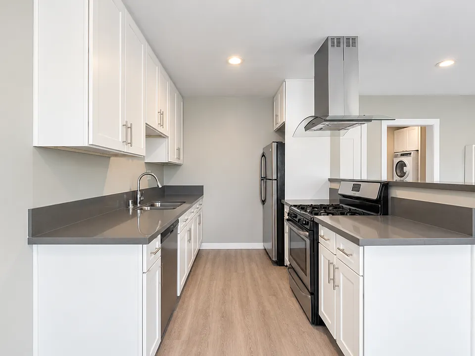 5622 La Mirada Ave - Now Offering a $500 Look & Lease Credit on Select Units!