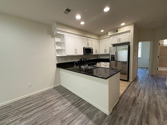 5th image of 566 Almaden Walk Loop