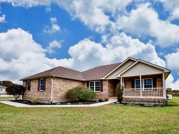 5777 Whispering Wind Dr, Springfield, OH 45504