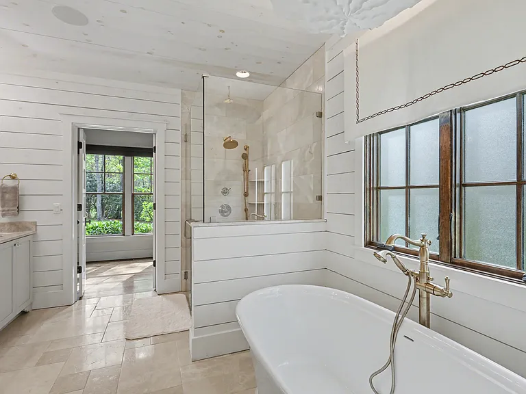 545 Cross Creek Trl — Photo 37