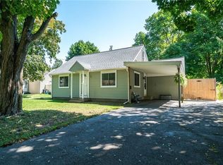 118 Chestnut Rd, North Syracuse, NY 13212