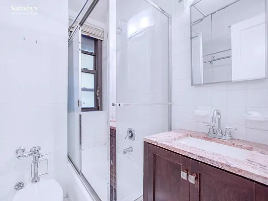 Rented by Sotheby's International Realty | media 10