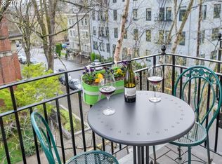 1811 NW Couch St APT 403, Portland, OR 97209