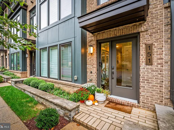 151 Winsome Cir, Bethesda, MD 20814