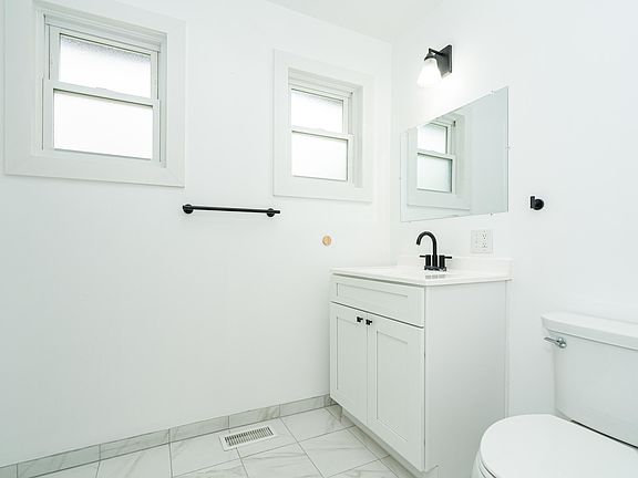 4th image of 130 Johnson St