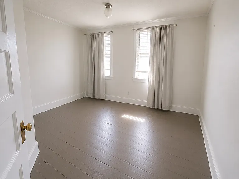 13 Park Ln — Photo 4
