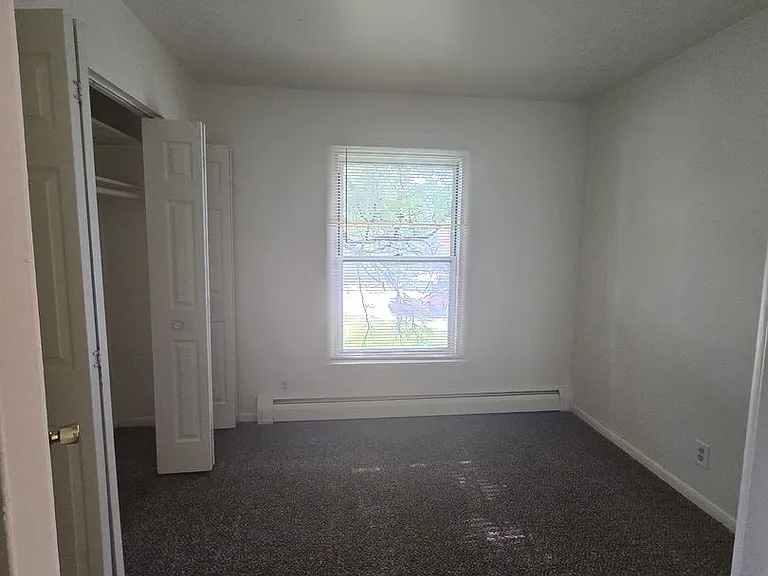 Mulford Park Apartments — Photo 19