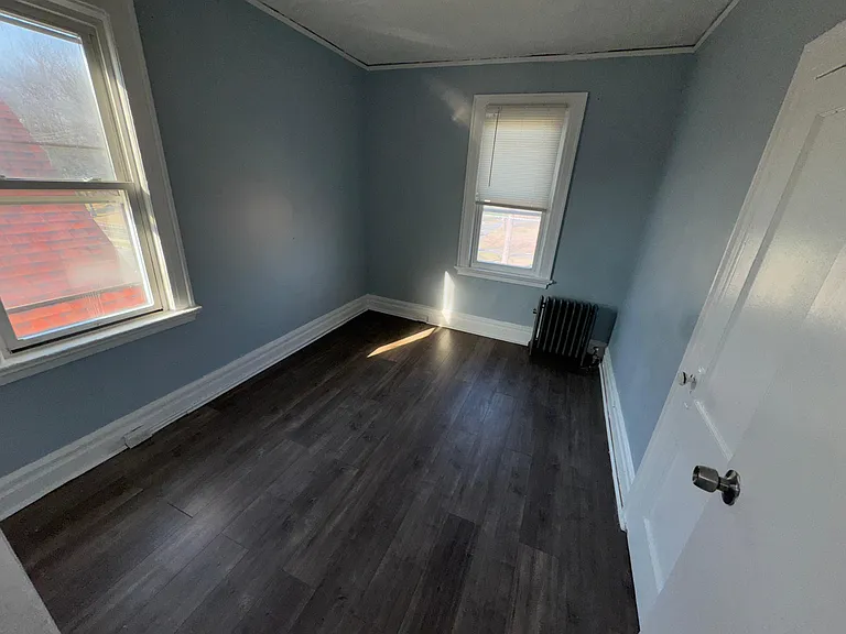 586 Lyons Ave #5 — Photo 4
