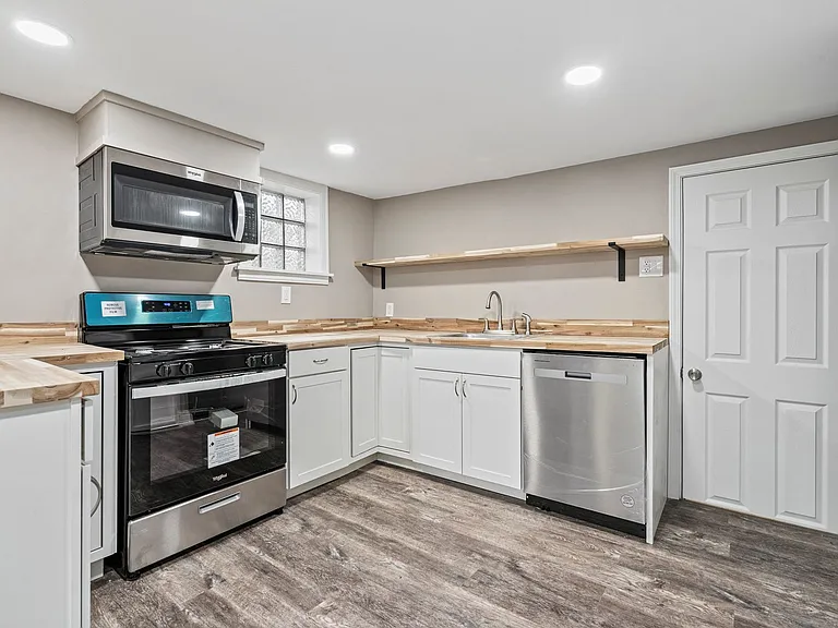 2215 Lehigh St — Photo 12