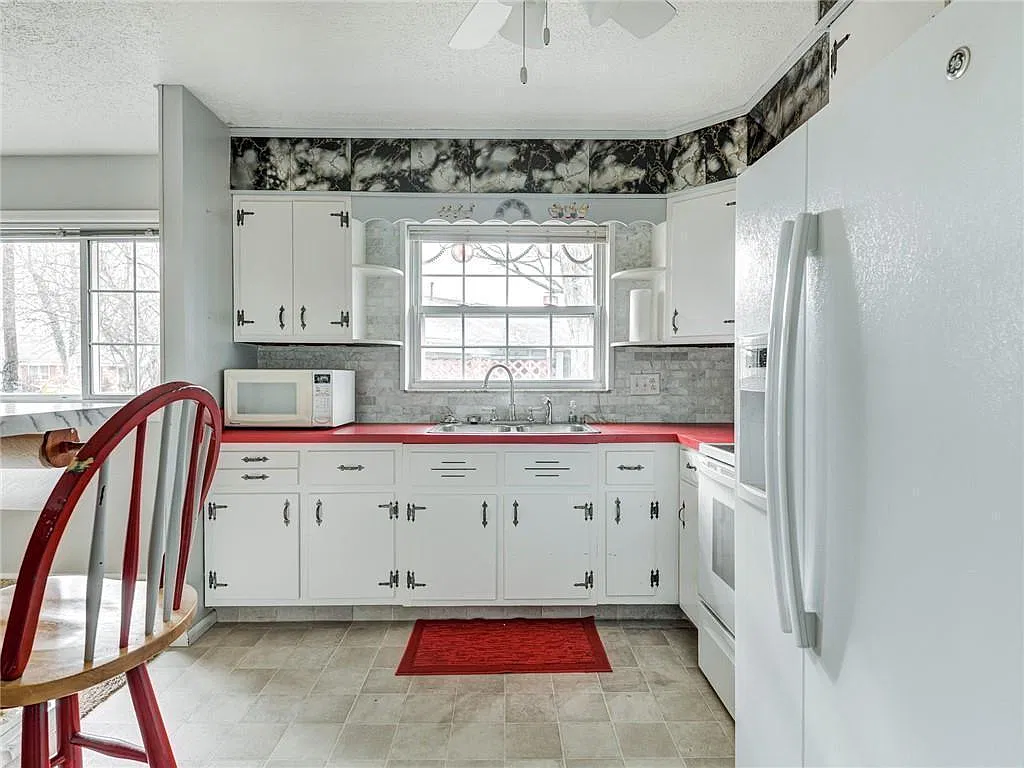 3 bed, 1181 sqft, $1,250 — Photo 3