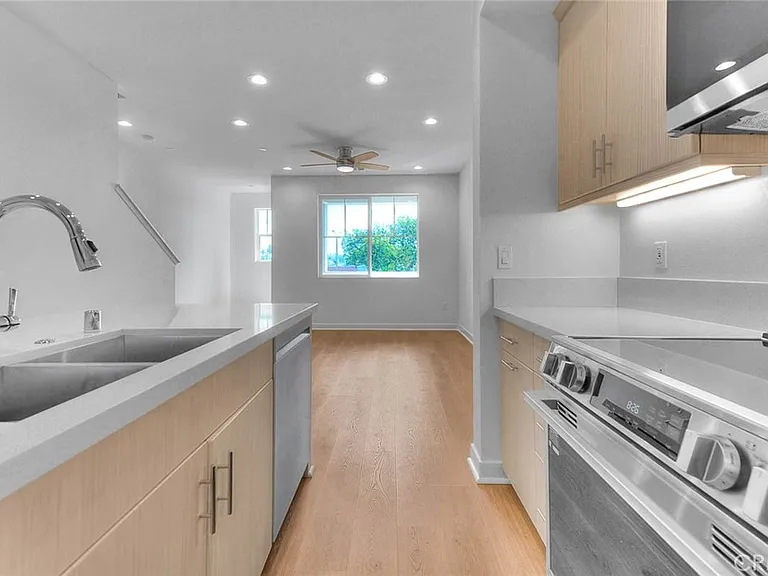149 N 1st Ave — Photo 9