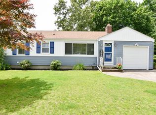 34 Cedarwood Dr, Cranston, RI 02920