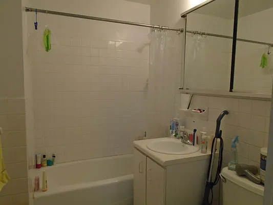 Rented by 18 REALTY | media 22