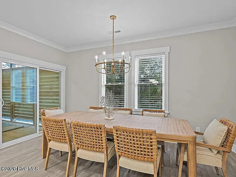 3 bed, 5.0 bath, $4,000 — Photo 3