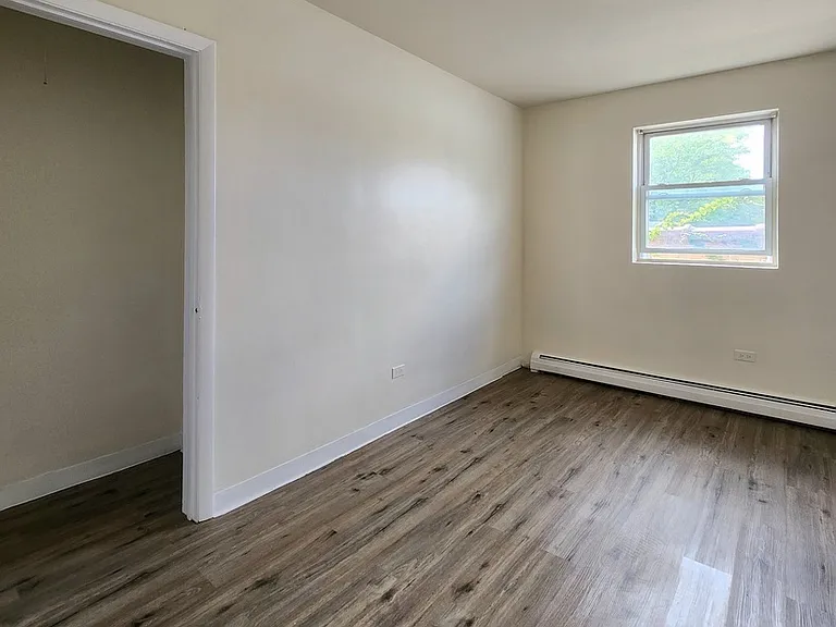 5741 W 35th St #8F — Photo 8