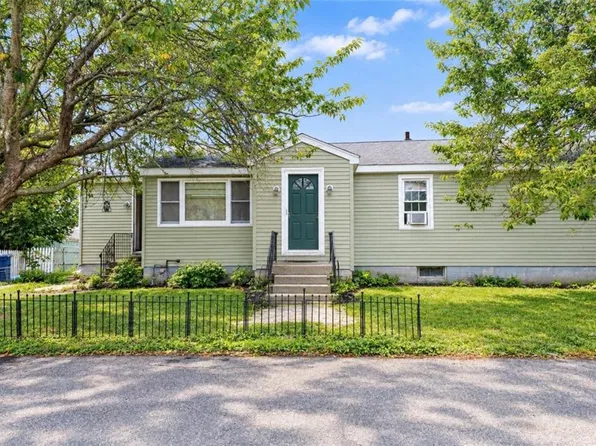54 Homer St, Newport, RI 02840