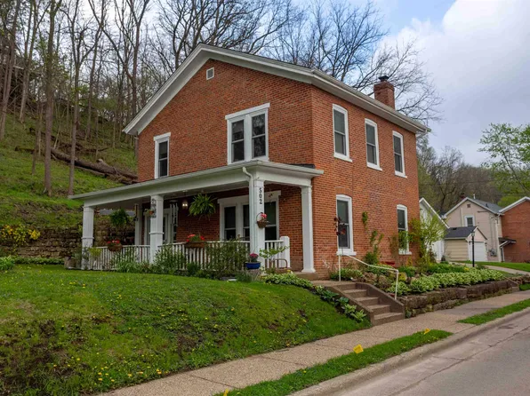 502 Dewey Ave, Galena, IL 61036