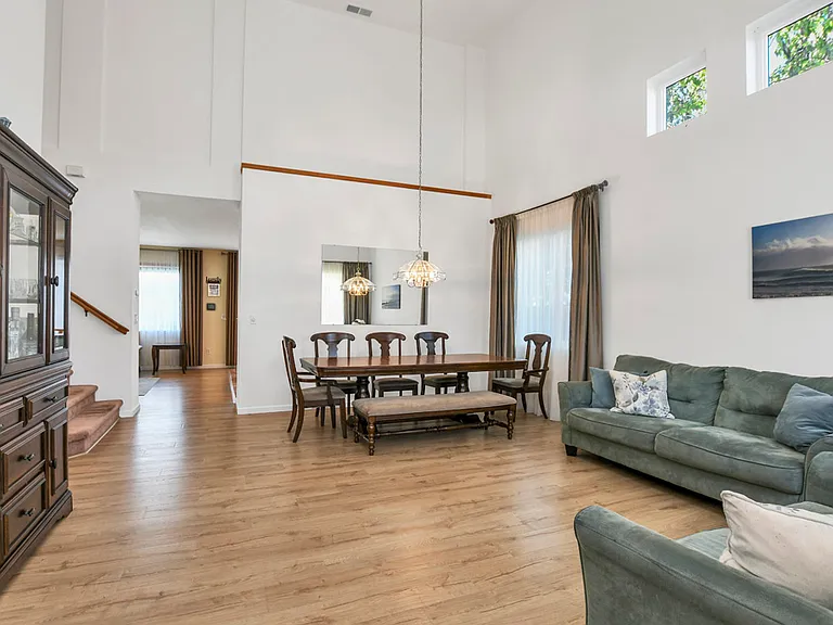 823 Springhaven Dr — Photo 4