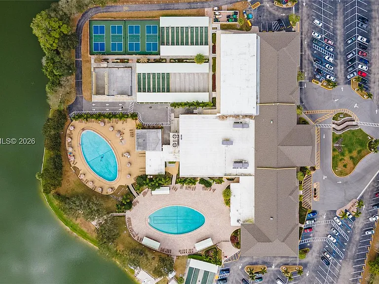 237 Camden E #237-J — Photo 38