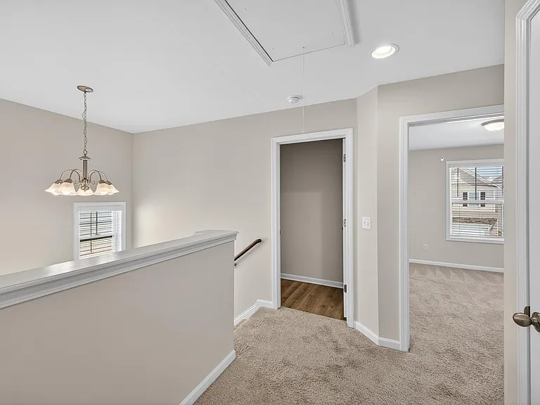 255 Mansell — Photo 33