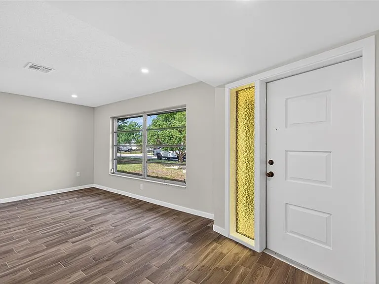 430 Sunnyside Dr — Photo 3