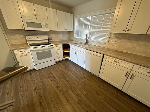 3rd image of 8137 Hannett Ave NE
