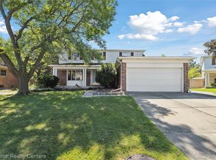 15566 Hemlock Dr, Macomb, MI 48044