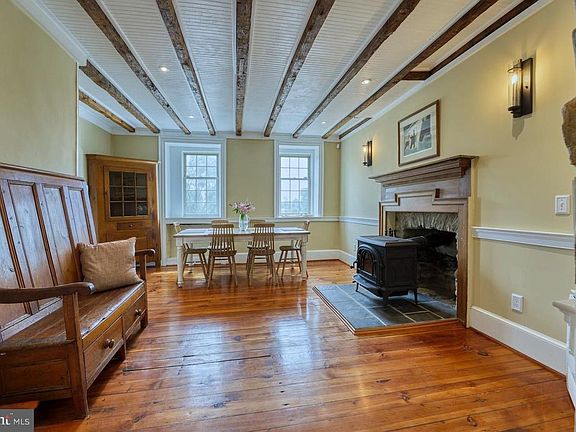 4th image of 20597 Airmont Rd