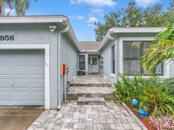 956 San Carlos Ct NE, Saint Petersburg, FL 33702