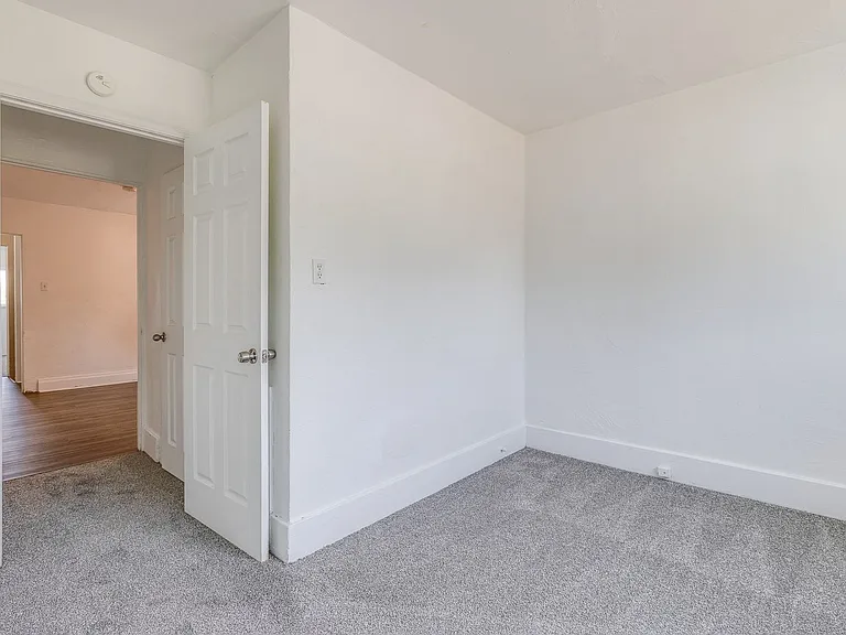 2120 Salisbury St S — Photo 33