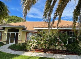 494 Lake Of The Woods Dr, Venice, FL 34293