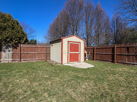 5th image of 17064 Hawk Ct