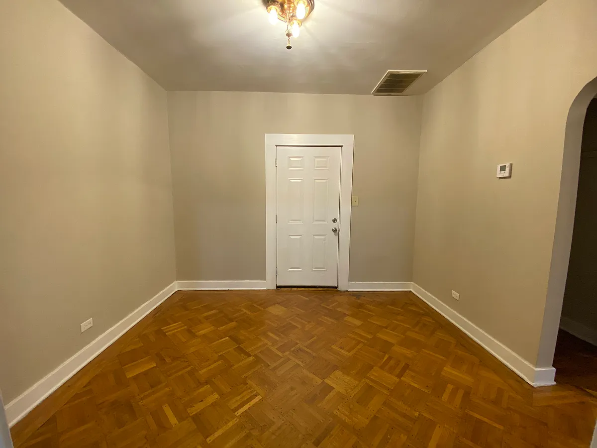 Building Photo - 309 W Whitney Ave #208